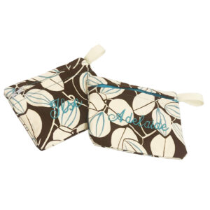 Simple in-the-hoop zippered pouch in 2 sizes