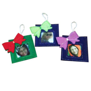 In-the-hoop present picture frame ornament