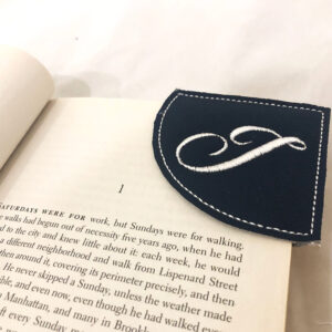 In-the-hoop corner bookmark to personalize