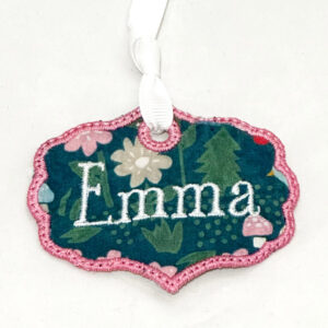 In-the-hoop vintage gift tag